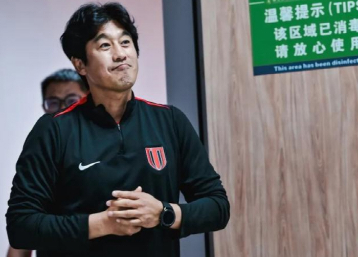 You don't have to ask Director Jung Won to save your life because you have to pay the maximum annual salary for three more years right now! Fans are also excited to discuss it with the team's leadership