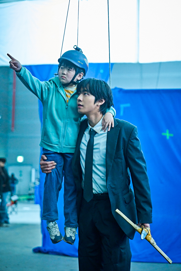 Admiral Ahn Hyo-seop, an 11-year-old uncle who carries Kwon Eun-sung on his back..The chemistry is done