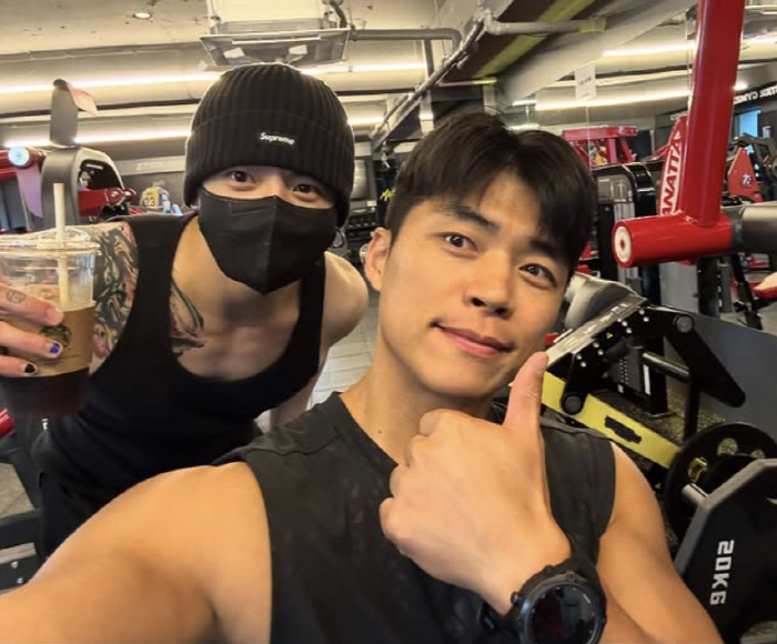 BTS Jungkook's sleeveless muscular gym caught...Ma Seonho is also training in Korea