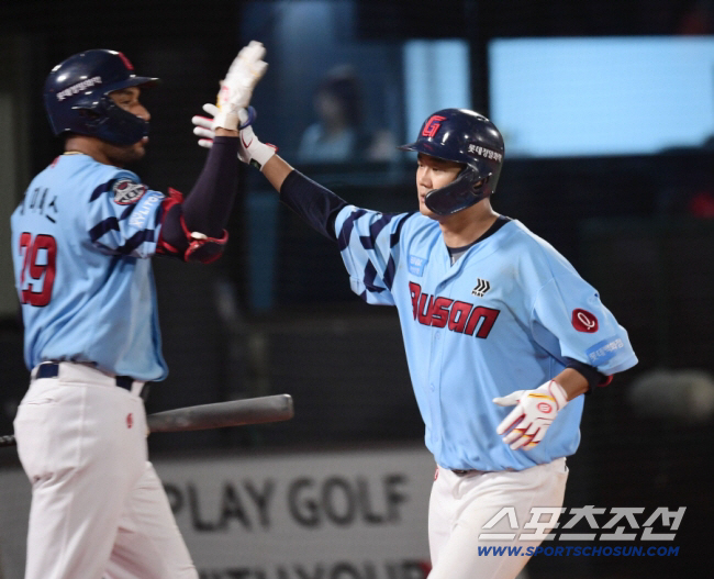 Choi Won-joon, Woo-sung, no hit. Successful Trade Case Son Ho-young Three-RBI Lotte, NC, and Pajuk won 6 consecutive games (Busan Review)