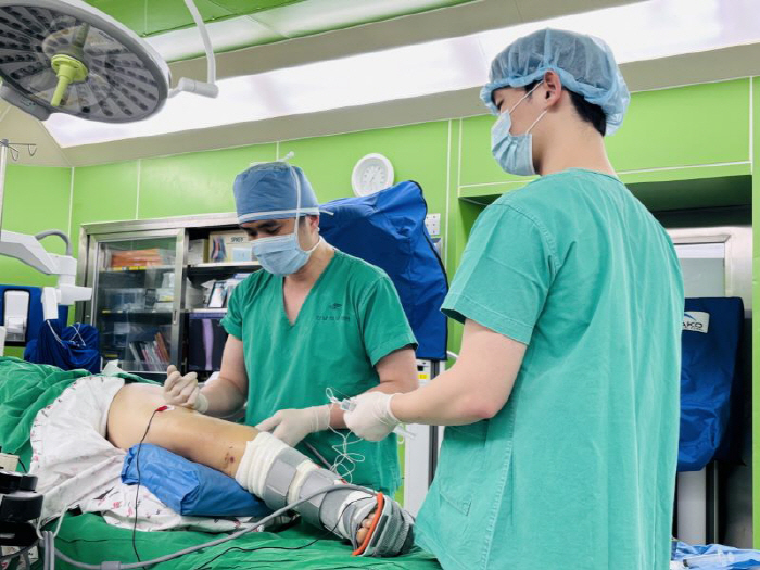 Development of a new treatment for ankle intractable wounds...Promoting wound healing, lowering the risk of infection