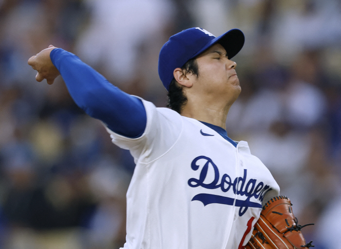 Do I throw it away, too? Snell Returns Following Trade Card, Glassnow → May Appear for Sale