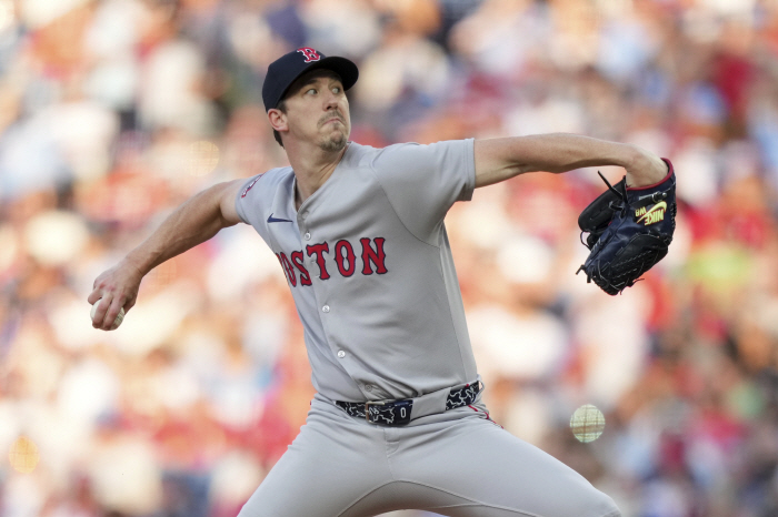 Do I throw it away, too? Snell Returns Following Trade Card, Glassnow → May Appear for Sale