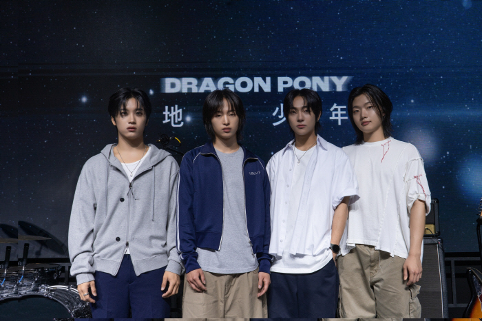 Dragon Pony's new song, 'Earth Boy,' is a song that contains anxiety and memories from when we were trainees