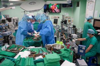 Heart-breaking pain Chinese man who collapsed on first day of trip to Korea saves life with help from Korean medical staff