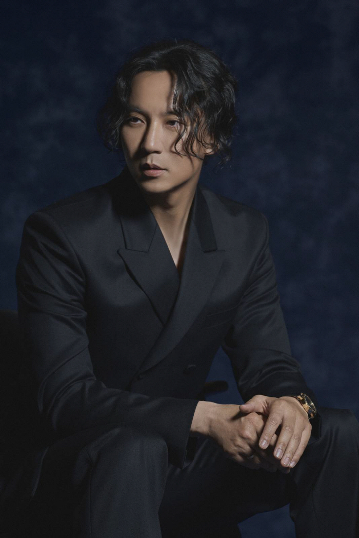  Imagine what it would have been like to have a trigger Kim Nam-gil gun..I would've shot him when I was young