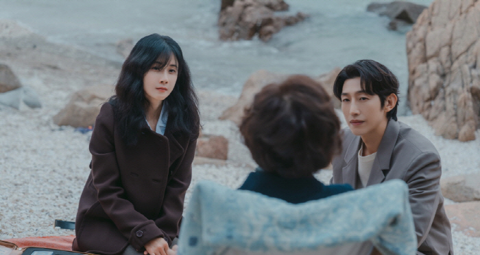 Ji Sung ♥ Lee Bo-young, who did you meet secretly by the beach...Caught a secret meeting (Mary Kills People)