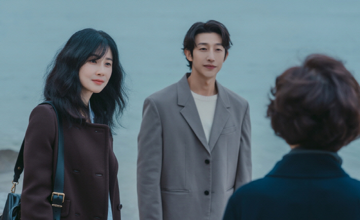 Ji Sung ♥ Lee Bo-young, who did you meet secretly by the beach...Caught a secret meeting (Mary Kills People)