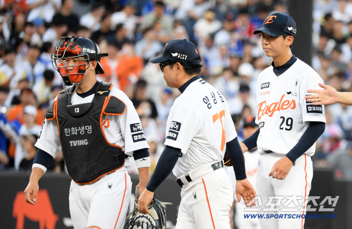 Joining the starting lineup in the second half of the year...Nightmare of 3 home runs in 1 inning → Encouraged a fresh start, but sweated 2 ⅔ in 2 innings