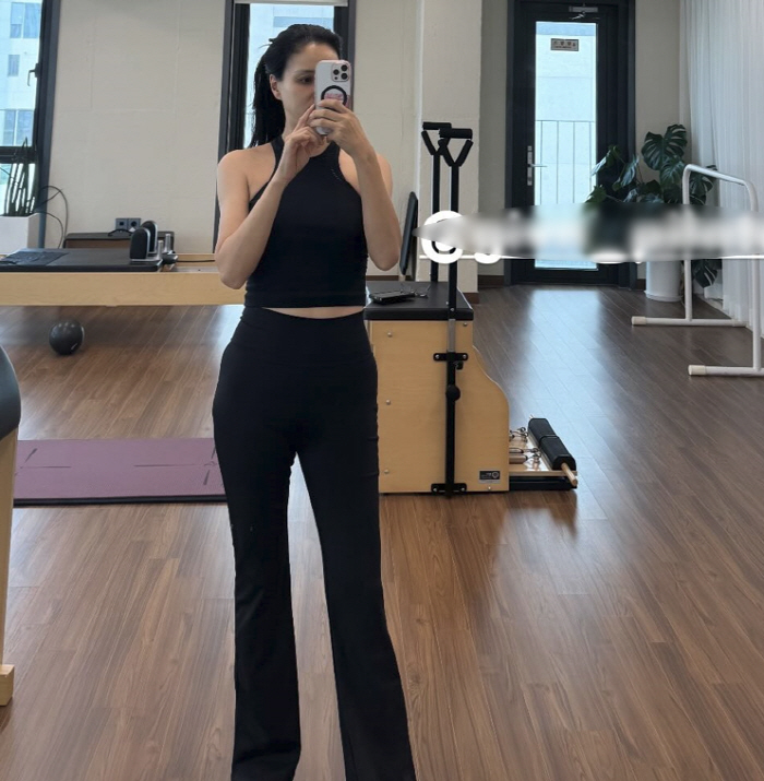 Ko So-young, are you 52 years old? JENNIE, not jealous, right-angled shoulders. Thorough self-care