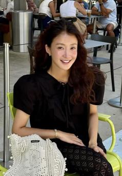Lee Si-young Explains Non-Alcohol Controversy Over Drinking Party During Second Pregnancy 