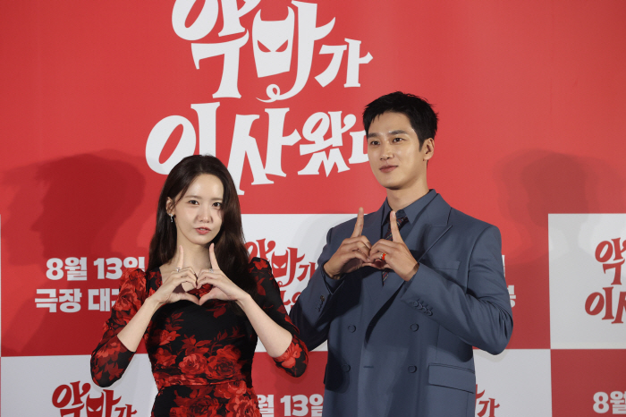  Im Yoon-ah X Ahn Bo-hyun The Devil has moved in, and the stage greeting for the weekend of the second week of release will also be released