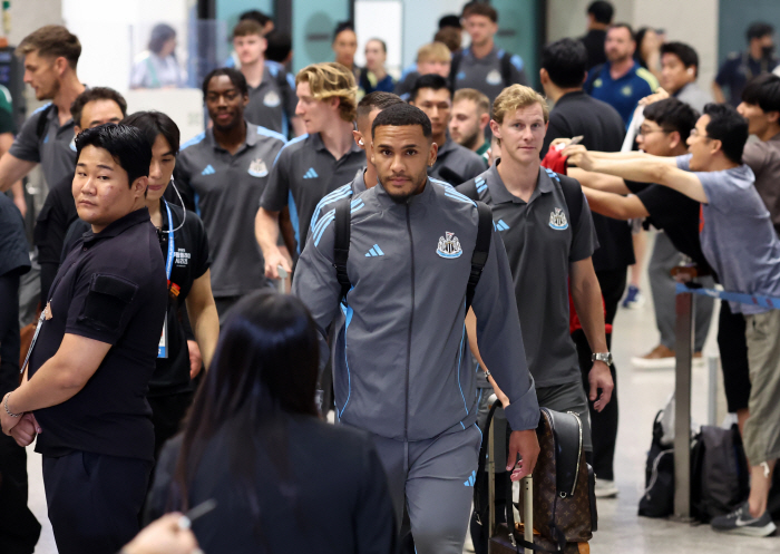Park Seung-soo Unfolded Korean Flag, EPL Master Newcastle Stomped on Korean soil for the first time in 133 yearsTeam K League clash with Tottenham