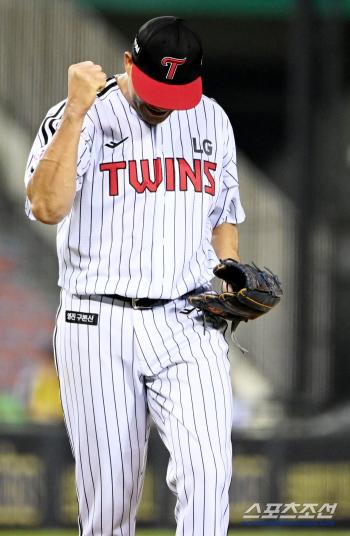  2 runs in 6 innings Chirinos, fist clench!
