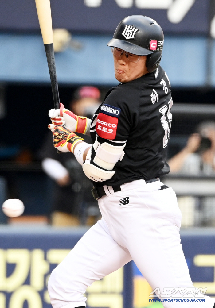  Heo Kyung-min gets hit by Chirinos' pitch