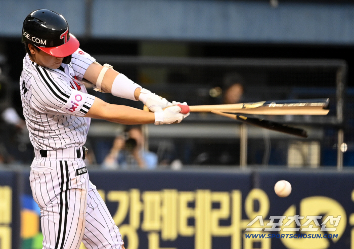  Koo Bon-hyuk, Oh Won-seok's pitch splits the bat