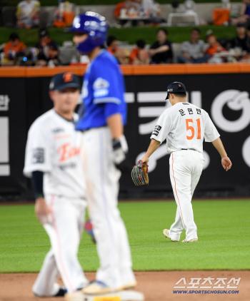  Moon Hyunbin missed the ball