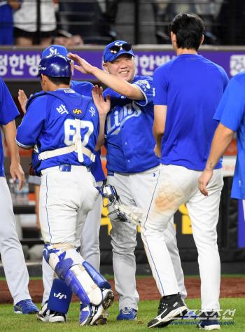  Samsung Director Park Jin-man compliments Park Jin-woo