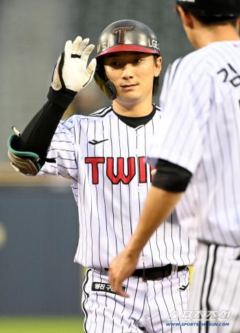  Shin Min-jae, LG scored five points in the third inning