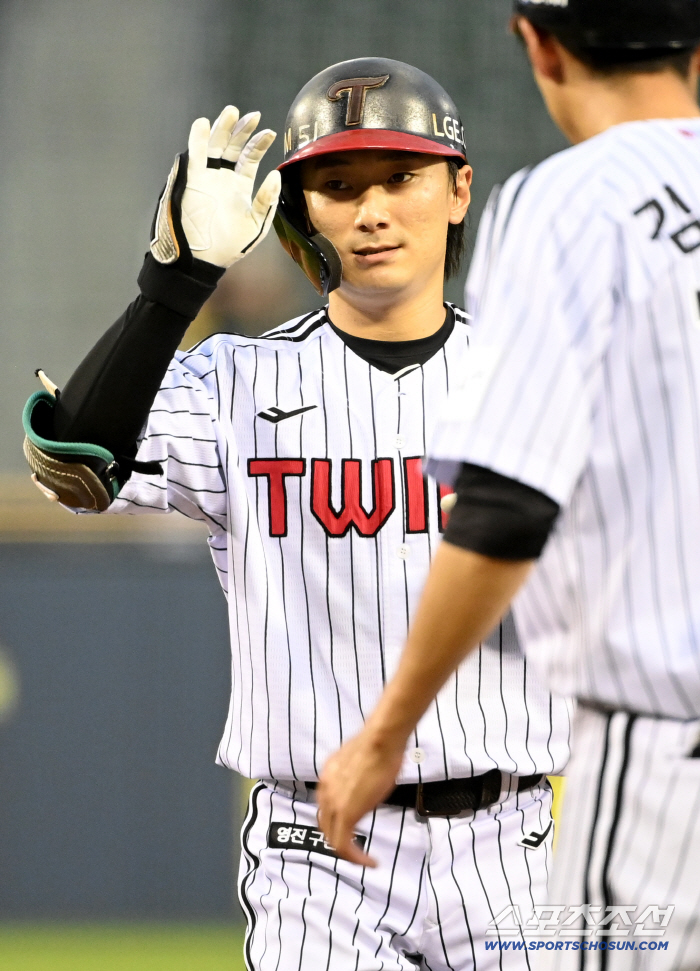  Shin Min-jae, LG scored five points in the third inning