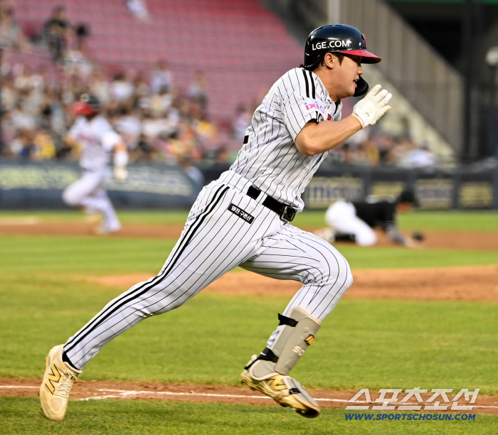  Son Yong-joon, who is speeding, explodes with an RBI come-from-behind hit