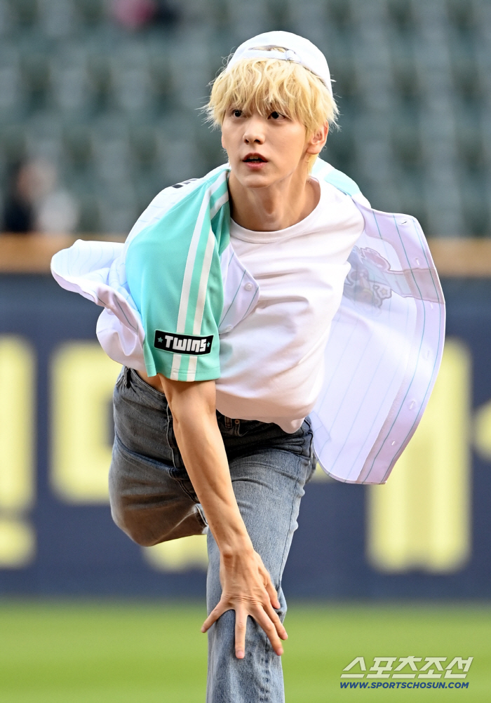  SOOBIN from TOMORROW X TOGETHER looks great