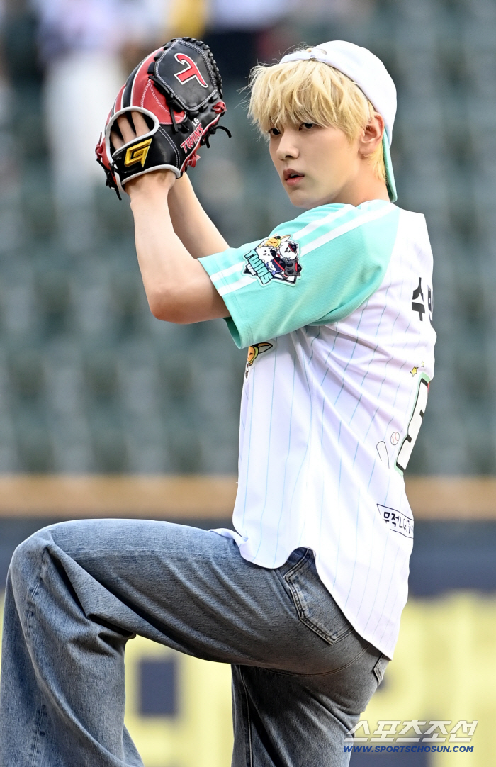  TOMORROW X TOGETHER SOOBIN, LG, I wish you victory!