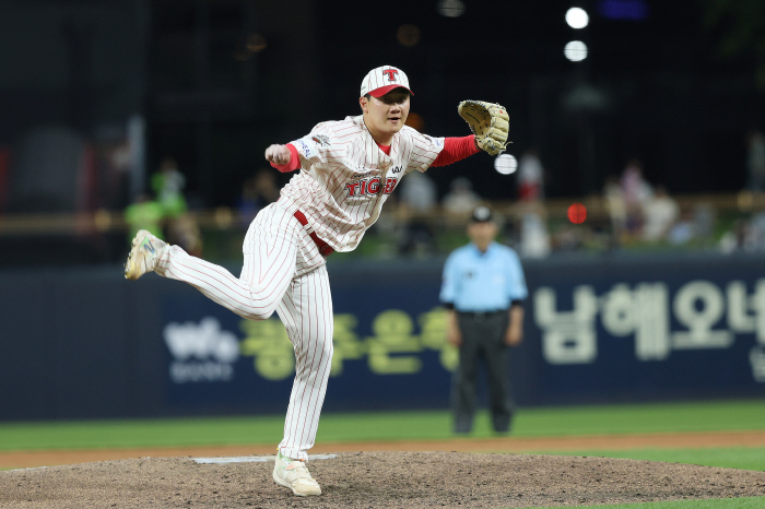 We've lost since the first day of the tear trade.. KIA Kim Si-hoon Scapegoats Doosan's Most Home Run Record → Still, the reporting ceremony was applauded