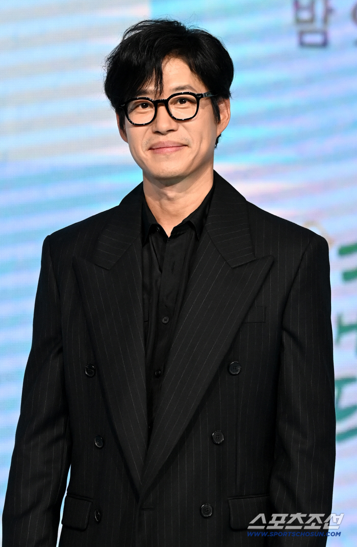 Yoo Jun-sang, who is in charge of OST for 'We Will Replace Your Travel', said, 'Composition, singing, and recording...Gong Seung-yeon and Kim Jae-young's voices are national treasure. Hong Soo-hyun seems like a singer.'