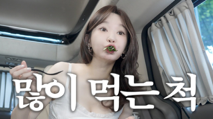 52kg Kang Min-kyung explains her constitution that she doesn't gain weight even if she eats a lot. It's unfair to eat a meal a day