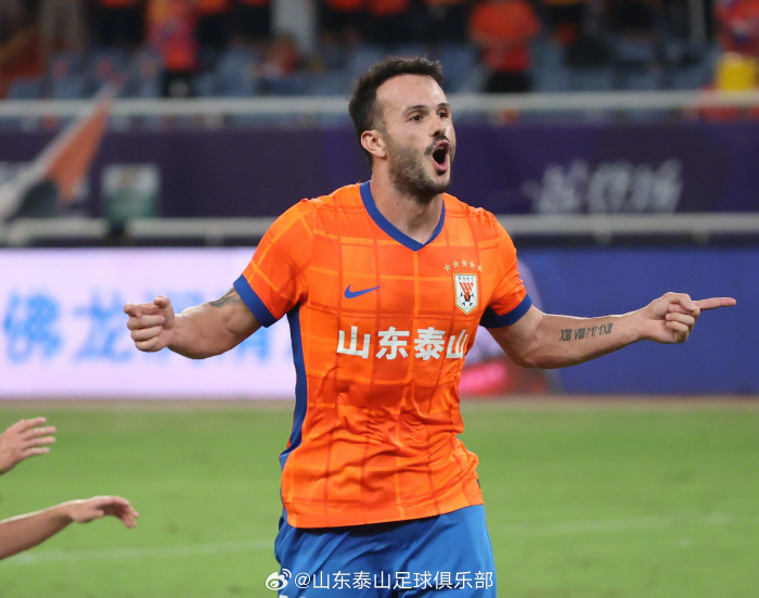 Crack, who chewed on the K League, has a high season of explosive career in his second heyday under coach Choi Kang-hee
