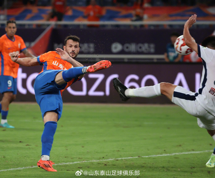 Crack, who chewed on the K League, has a high season of explosive career in his second heyday under coach Choi Kang-hee