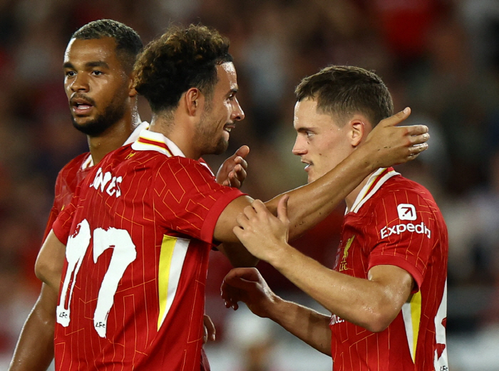 Endo's team Liverpool's popularity has also been reversed, a new record for the largest number of spectators (67,032 people) hosted by the J League...Birtz Debut Goals to Beat Yokohama 31