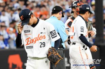 Hwang Jun-seo dropped his head to the early steel plate for the second consecutive start game that collapsed against the coach's wish 