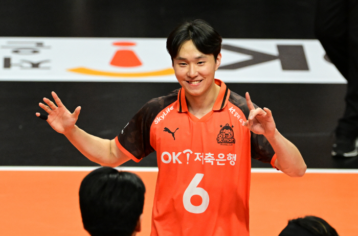 Isn't it an injury? The time when I was questioning...I met the trainer, the winning setter I'll spend as much time as I can