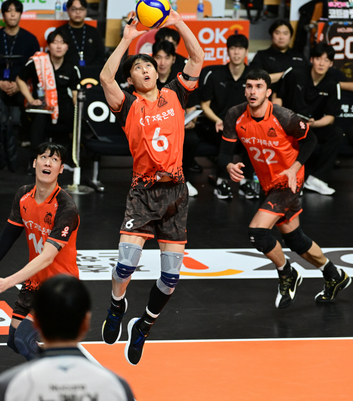 Isn't it an injury? The time when I was questioning...I met the trainer, the winning setter I'll spend as much time as I can