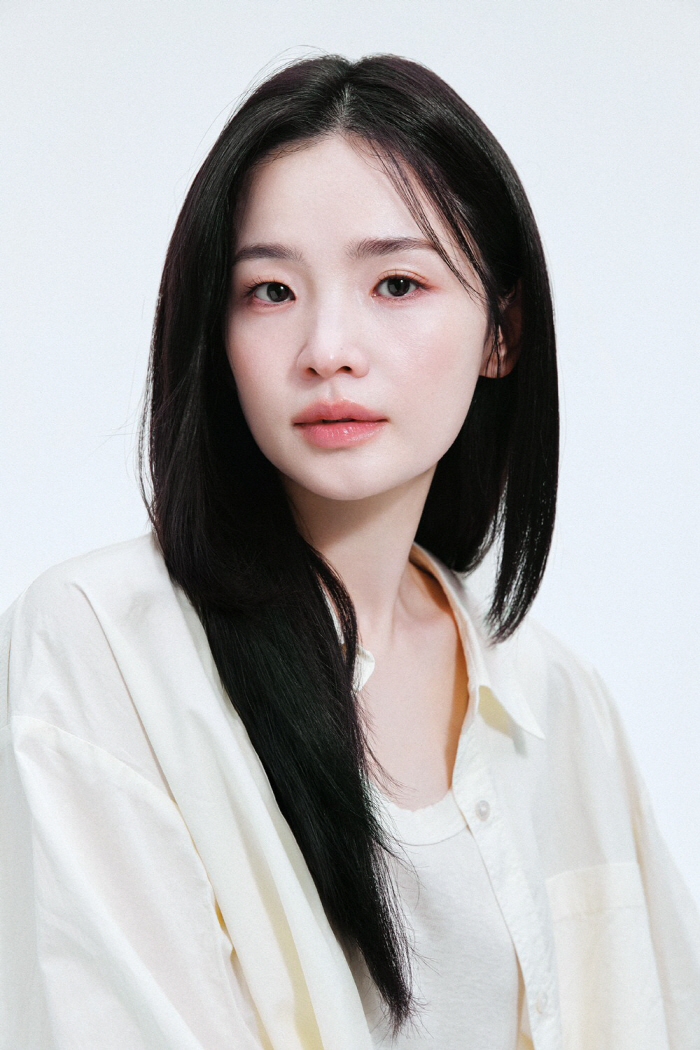 Jeon Mi-do and Song Eun-yi are holding hands and starting anew..  New profile picture with relaxed eyes