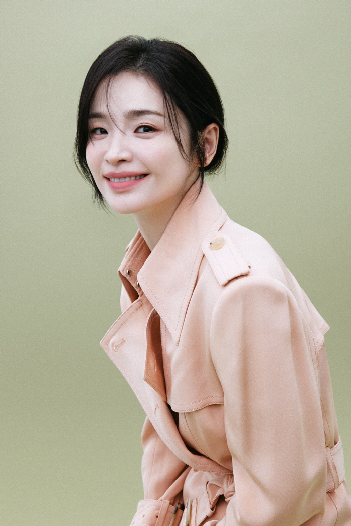 Jeon Mi-do and Song Eun-yi are holding hands and starting anew..  New profile picture with relaxed eyes