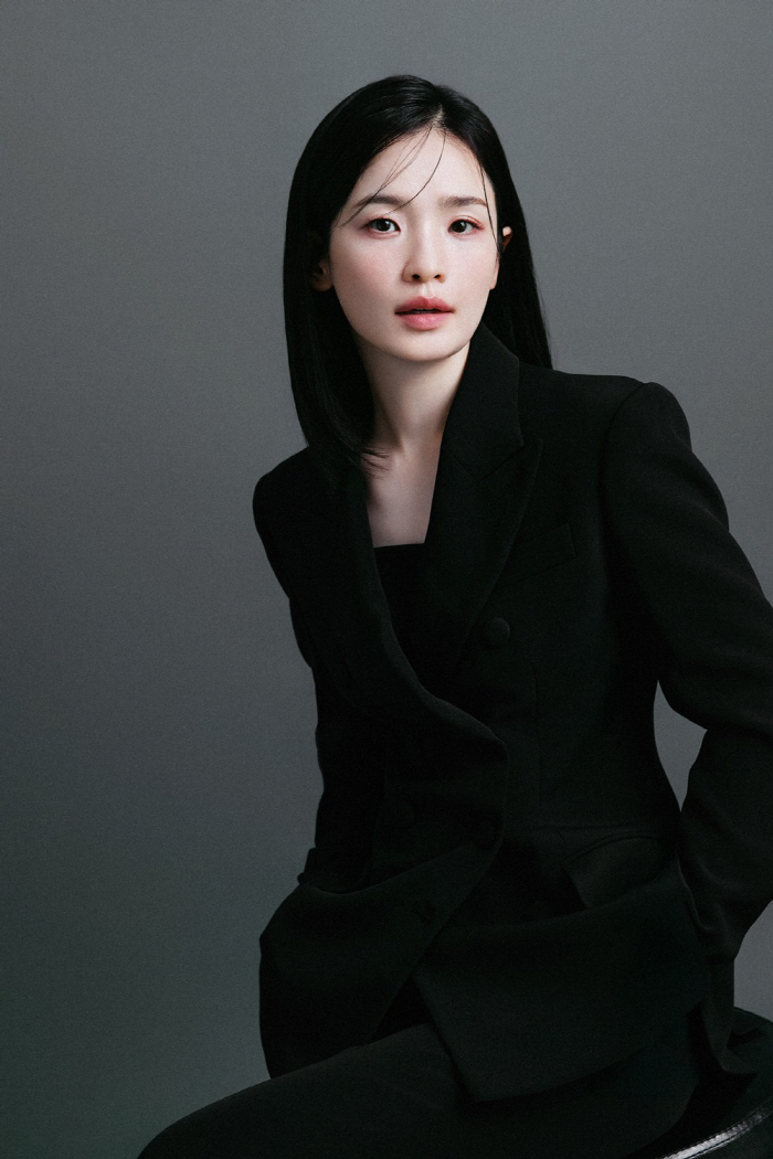 Jeon Mi-do and Song Eun-yi are holding hands and starting anew..  New profile picture with relaxed eyes