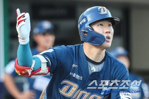 Kim Joo-won stole second base, third base, and home. NC, Gamboa's 6th consecutive Lotte win, and declared their participation in the semifinal battle 