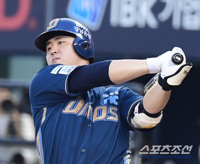 Kim Joo-won stole second base, third base, and home. NC, Gamboa's 6th consecutive Lotte win, and declared their participation in the semifinal battle 
