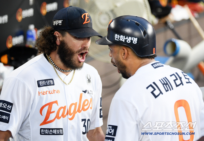 Monster Wall crossed twice! Ace is back too...Hanwha showed the power of the leader! After catching Samsung, he escaped three consecutive losses