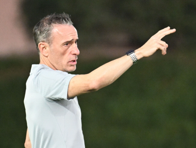 No conscience! Football that frustrated 1.4 billion won, Bento who coached unimaginable captains, is normal to take charge of China → Let's bring in a failed coach in Vietnam