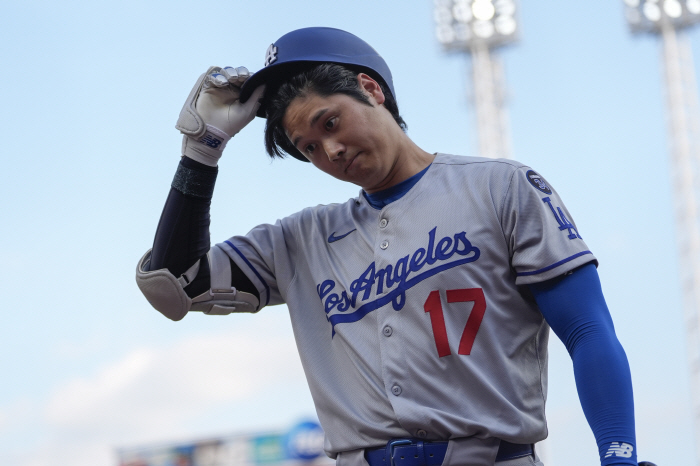 Ohtani, 4K hitless in 5 at-bats, but the Dodgers still win, Smith's final hit LAD 54 CIN