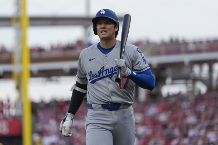 Ohtani, 4K hitless in 5 at-bats, but the Dodgers still win, Smith's final hit LAD 54 CIN