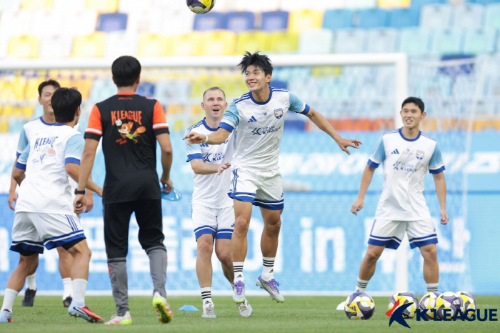  I'm leaving with applause from fans. Rumor of a transfer to Europe Jeon Jin-woo should do his best to win the title