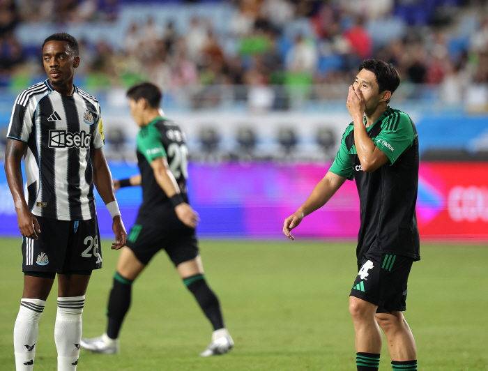  I'm the best crack in the K League! Lee Dong-kyung's remarkable performance against Newcastle in the 45th minute of dribbling  linking  passing  shooting