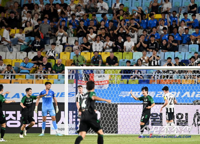 I'm the best crack in the K League! Lee Dong-kyung's remarkable performance against Newcastle in the 45th minute of dribbling linking passing shooting