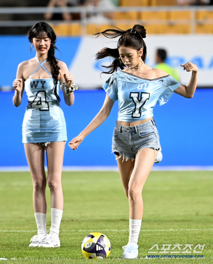  Ahn Yujin, I'll kick it far away