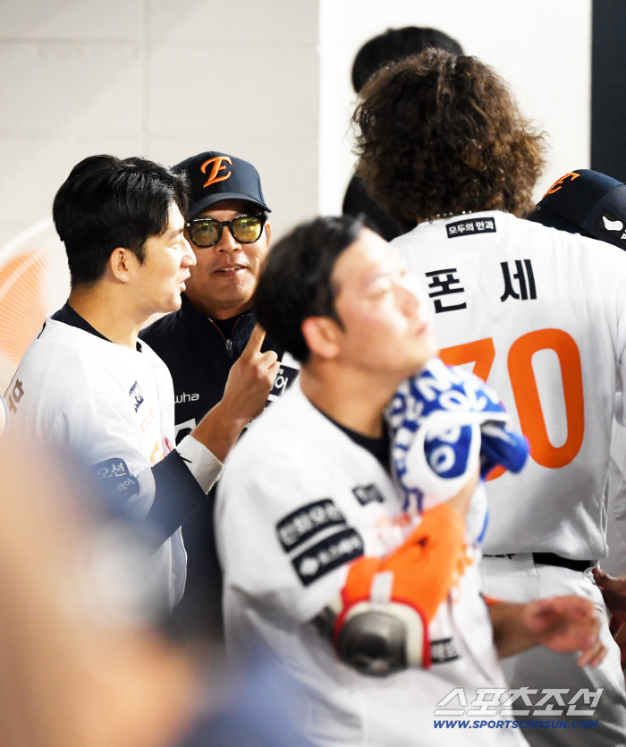  Choi Jae-hoon, Yang Sang-moon, coach, is full of playfulness